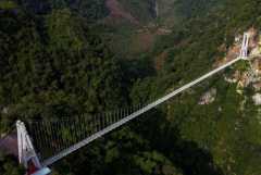 Di Vietnam ada jembatan kaca 632 meter tawarkan sensasi menantang
